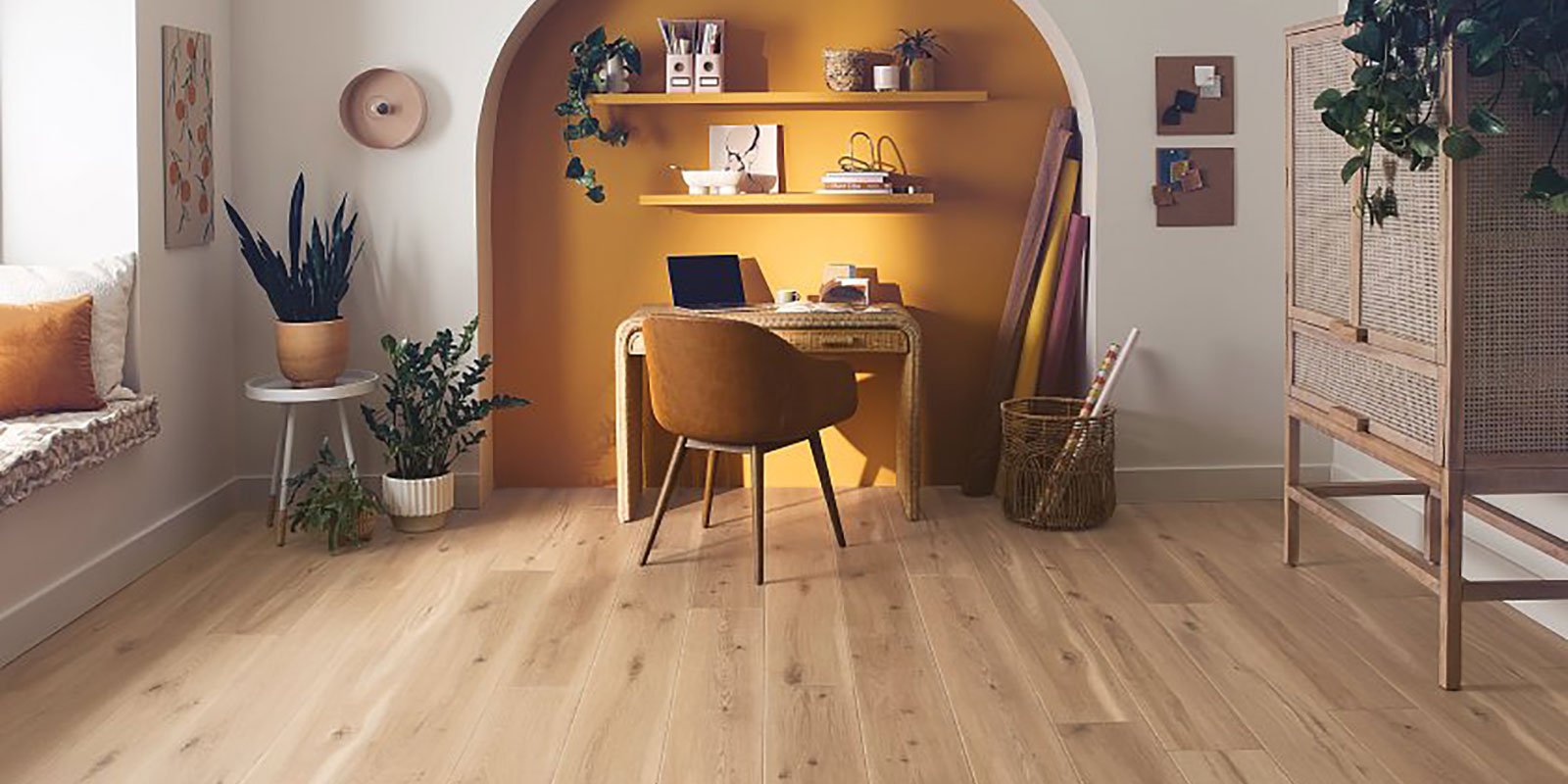 UV970_05026_Room
